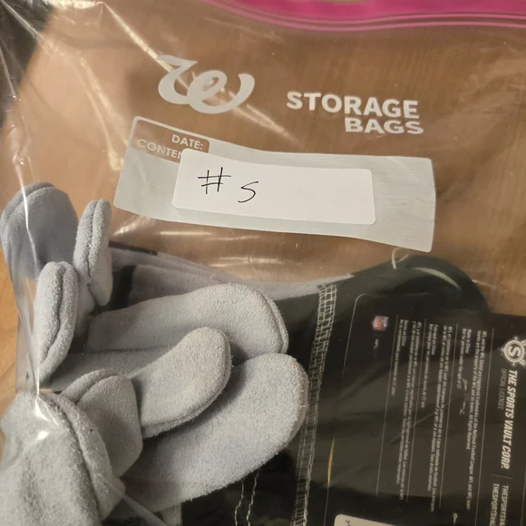 NFL‎ Green Bay Packers Black and Gray Gloves - Picture 4 of 4